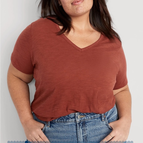 NWT OLD NAVY Linen-Blend V-Neck Henley T-Shirt
Linen-Blend V-Neck Henley - Picture 5 of 7